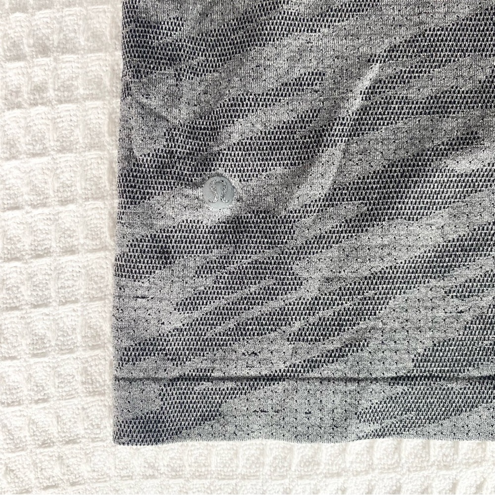 Lululemon men’s grey camo short sleeve tee size large - Picture 4 of 6